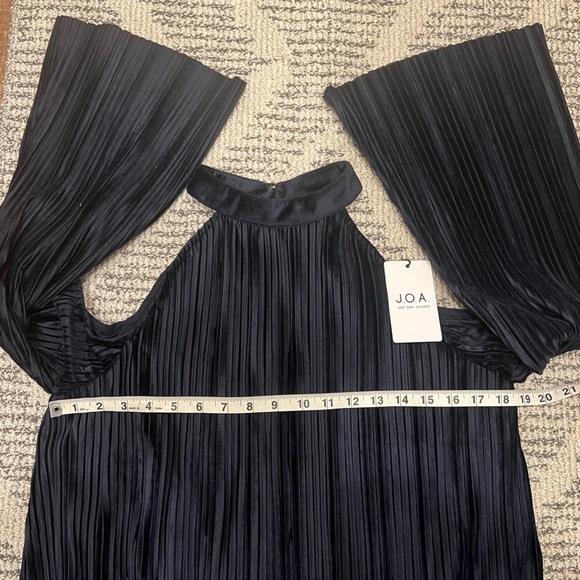 J.O.A Blue Flare Sleeve Off The Shoulder Velvet Pleated Top Blouse - Picture 8 of 11